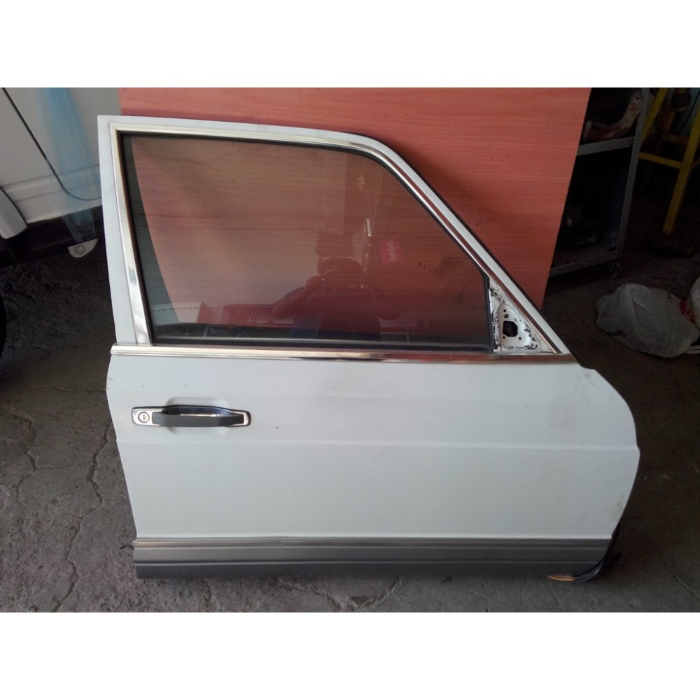 Mercedes Dolu 300 SEL Sağ Ön Kapı