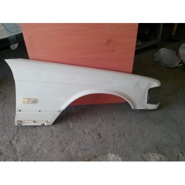 Mercedes 300 SEL Sağ Ön Çamurluk