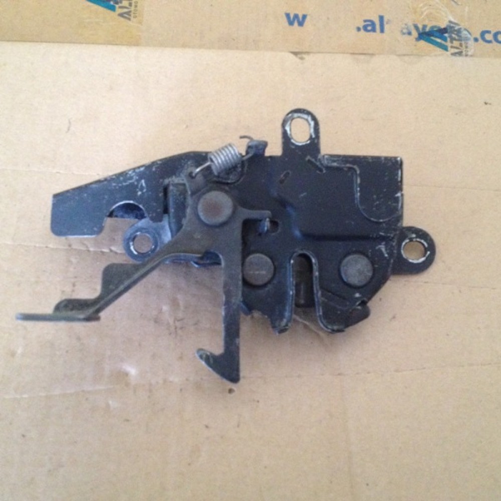 Toyota Corolla Motor Kaput Kilidi