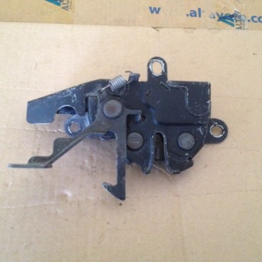 Toyota Corolla Motor Kaput Kilidi