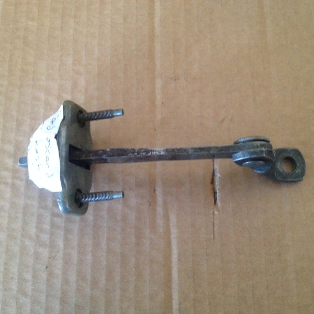 Ford Escort Arka Kapı Kaskı