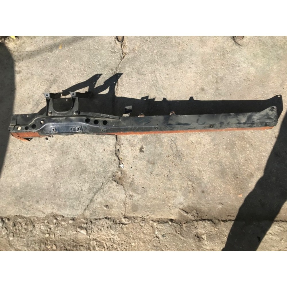 L300 göğüs demiri