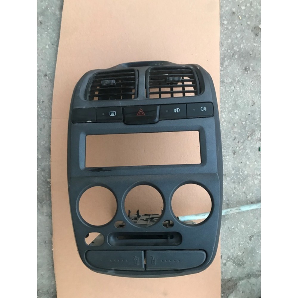 Hyundai Accent Teyp Çerçevesi